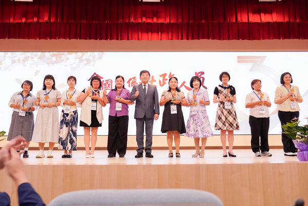 ▲全國績優社政人員表揚 新北8基層同仁脫穎而出。（圖／新北市社會局提供）