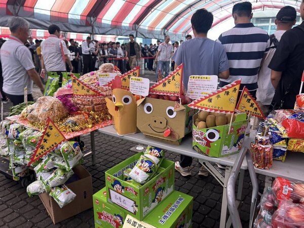 ▲桃園市政府中元普渡，首度舉辦環保創意祭品競賽