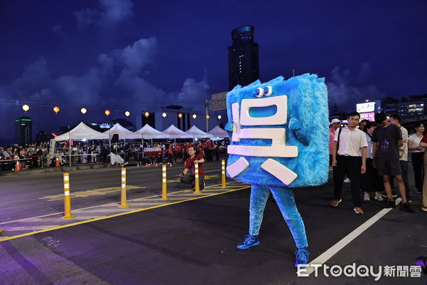 ▲乙巳鷄籠中元祭放水燈遊行 謝國樑：基隆文化閃耀國際。（圖／記者郭世賢翻攝）