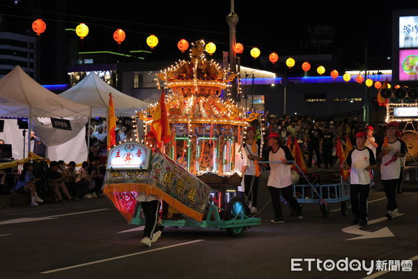 ▲乙巳鷄籠中元祭放水燈遊行 謝國樑：基隆文化閃耀國際。（圖／記者郭世賢翻攝）