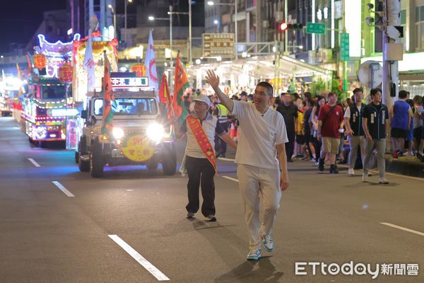 ▲乙巳鷄籠中元祭放水燈遊行 謝國樑：基隆文化閃耀國際。（圖／記者郭世賢翻攝）