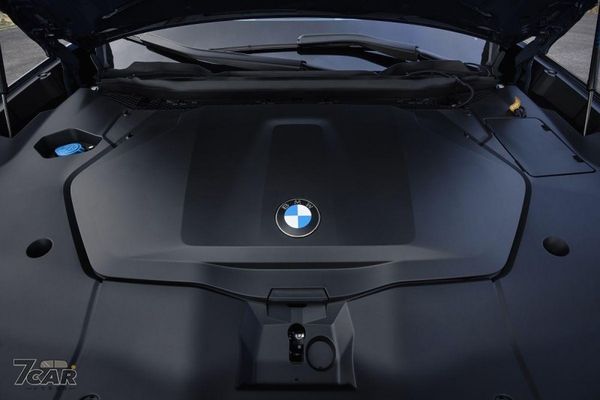 續航 805 公里、快充 400 kW　首款 Neue Klasse 量產車 BMW iX3 問世