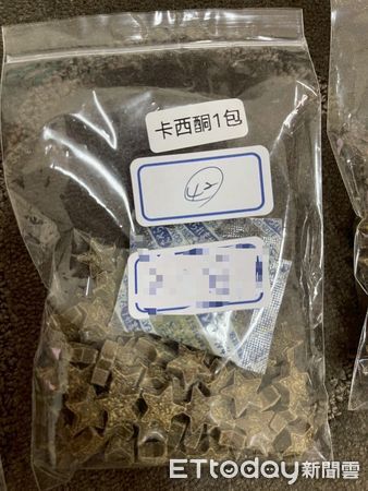 ▲▼嫌犯以汽修廠為掩護，從事改造槍枝之不法行為，還搜出卡西酮、安非他命等毒品。（圖／記者林東良翻攝）