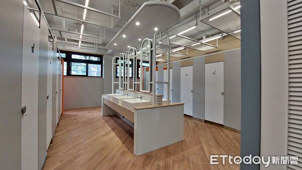 ▲基隆33校「美學廁所」上路 海洋主題超吸睛。（圖／記者郭世賢翻攝）