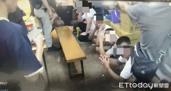 ▲潮州警方逮獲鄒男等人。（圖／民眾提供）