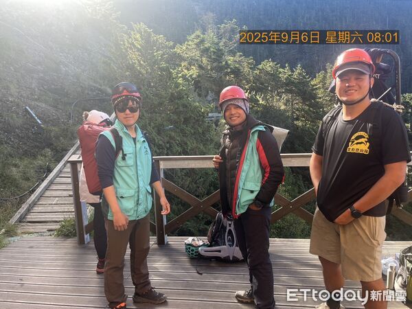 ▲▼女山友登玉山不慎摔傷，由直升機吊掛作業成功救援下山。（圖／記者高堂堯翻攝）