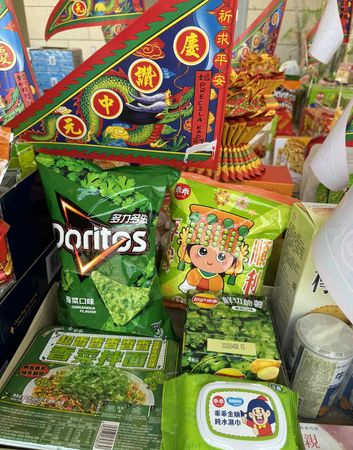 ▲▼美國在台協會（AIT）處長谷立言帶領同仁中元普渡。（圖／翻攝自Facebook／美國在台協會）