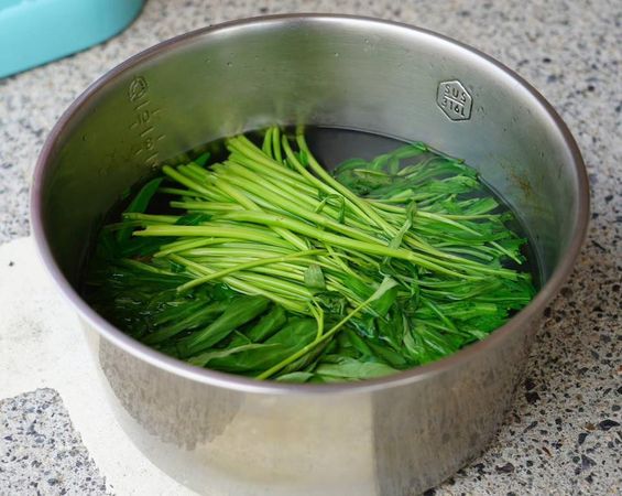 ▲▼美國在台協會（AIT）處長谷立言帶領同仁中元普渡。（圖／翻攝自Facebook／美國在台協會）