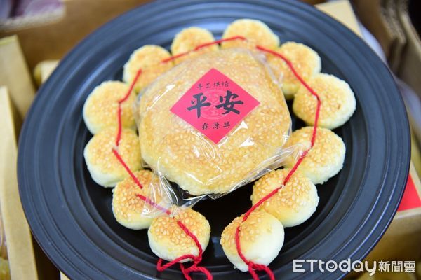 ▲▼改良創新的繼光平安餅勇奪「觀光伴手禮金牌」殊榮為台灣爭光。（圖／花蓮市公所提供，下同）