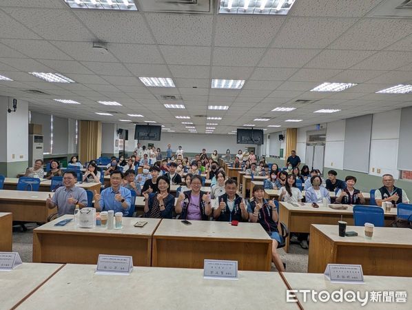 ▲台南市府與家長協會舉辦「學習歷程不求人」座談會，家長踴躍參加。（記者林東良翻攝，下同）