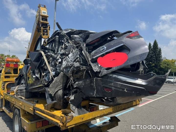 國1驚悚事故！2小車停路肩慘遭聯結車詭撞　駕駛幸運逃死原因曝