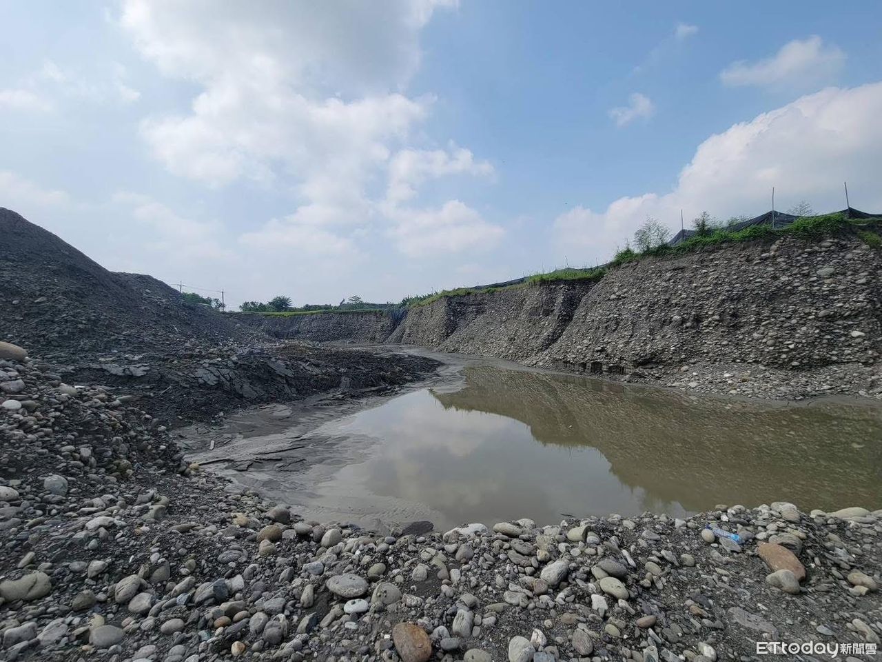 盜採砂石挖出「美濃大峽谷」！高市府地毯式巡查　3招殲滅黑手