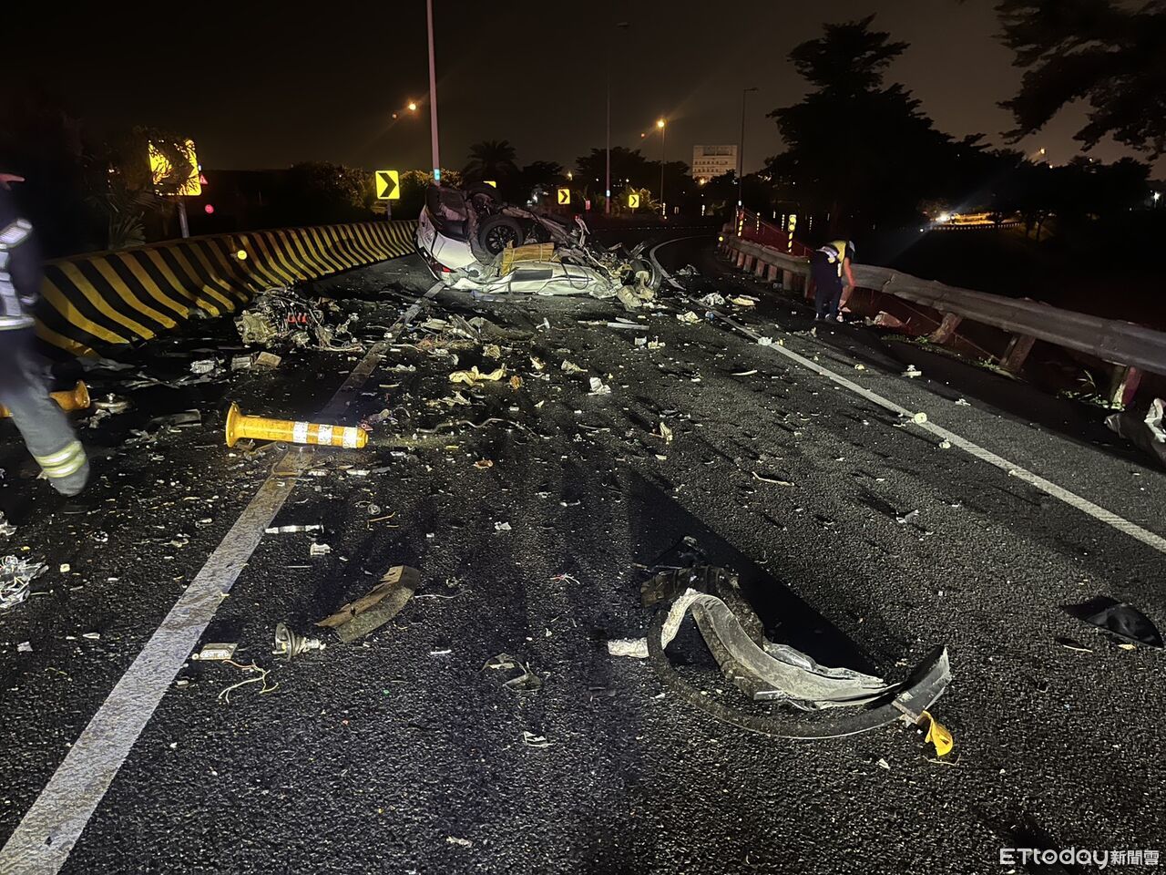 國道自撞死亡車禍！　駕駛甩出車外當場不治