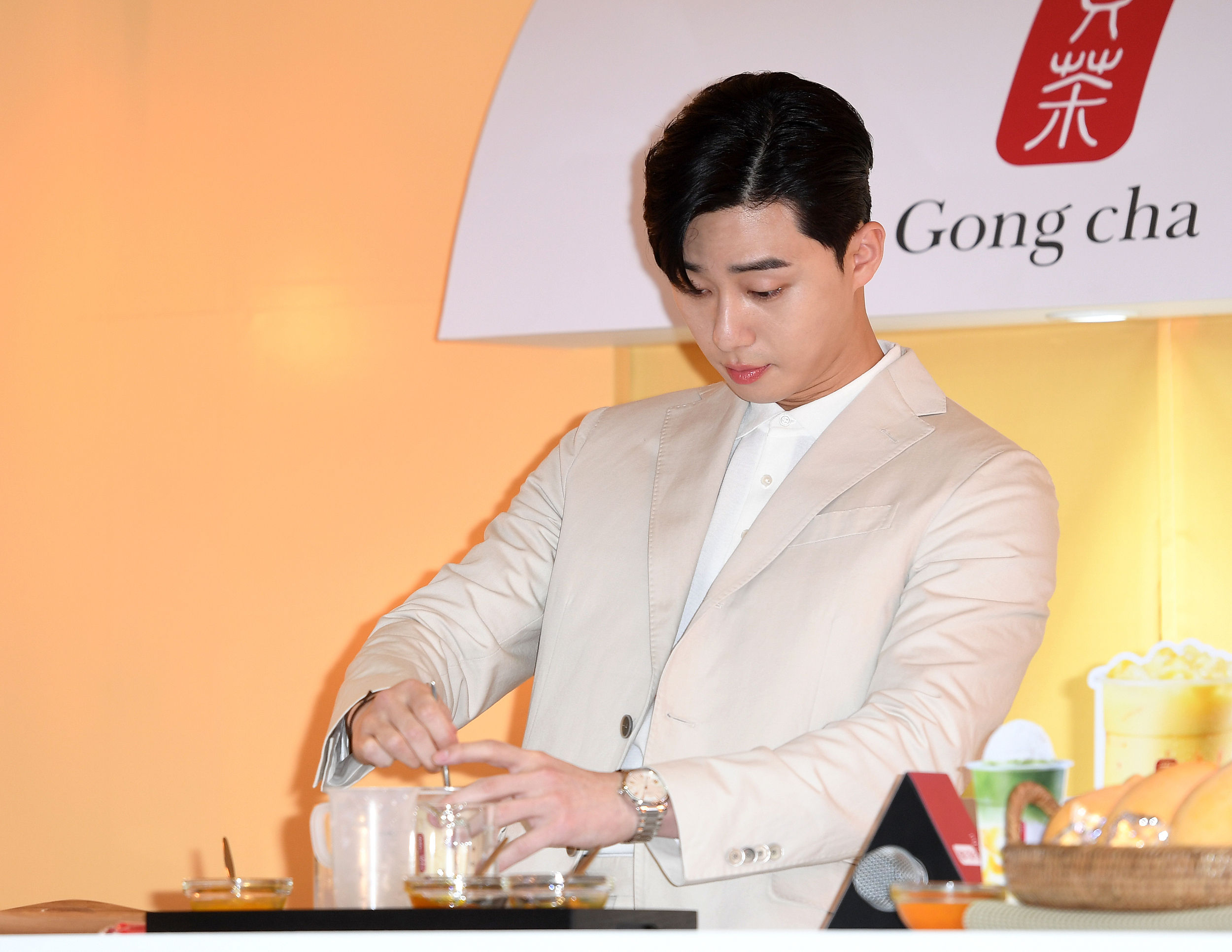 ▲▼來自台灣的茶飲品牌「貢茶」進軍南韓後，曾邀請朴敘俊等A咖韓星代言，不過近年卻傳聲勢下滑。（圖／VCG）