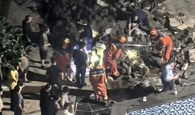 陸7歲女童疑遭排水口吸入！消防深夜挖開泳池　尋獲遺體畫面曝光