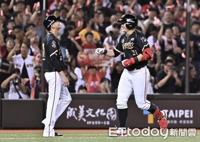 劉基鴻見證大師兄開轟落淚:太感動了 雙響接班?「我持續努力」