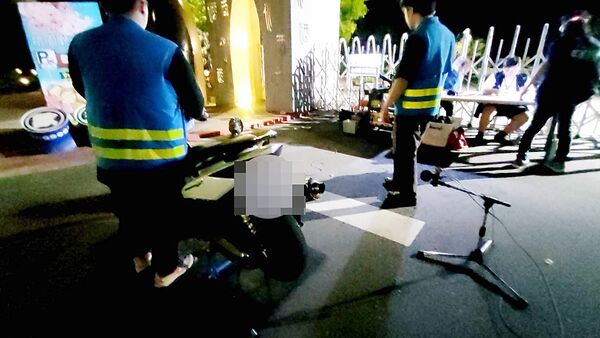 ▲桃園市龜山警方昨晚配合環保局執行改裝噪音車輛聯合稽查。（圖／龜山警方提供）