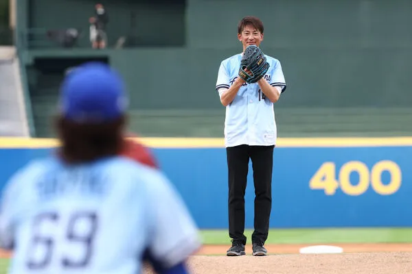 ▲日本名投能見篤史新莊城堡開球。（圖／富邦悍將提供）