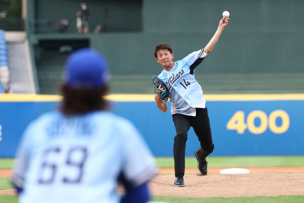 ▲日本名投能見篤史新莊城堡開球。（圖／富邦悍將提供）