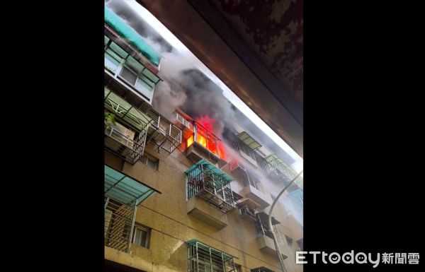 ▲▼新莊公寓4樓火警，1男無呼吸送醫             。（圖／記者陳以昇翻攝）