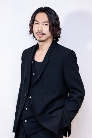 Lin Chi-ling and her son