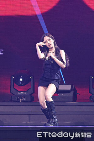 ▲韓團NMIXX吳海嫄登小巨蛋演出。（圖／記者林敬旻攝）