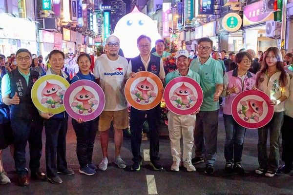 ▲桃園慶讚中元「精靈小桃子」創意花車首度亮相