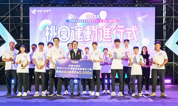 ▲桃園市長張善政今晚頒發獎金給參加德國萊茵魯爾世界大學運動會，桃市共計26名選手參賽。（圖／市府新聞處提供）
