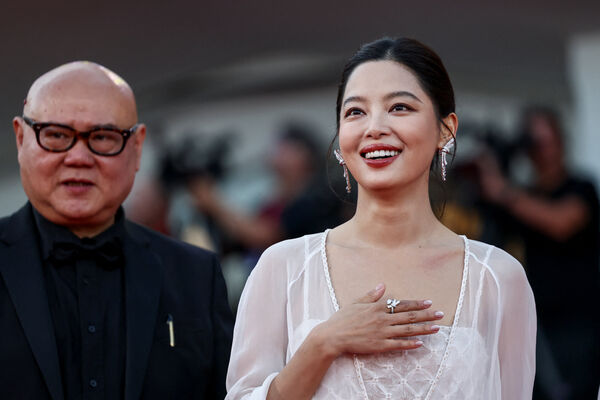 ▲中國女星辛芷蕾以電影《日掛中天》，拿下本屆威尼斯影后。（圖／路透）