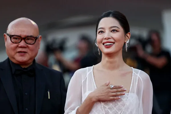 ▲中國女星辛芷蕾以電影《日掛中天》，拿下本屆威尼斯影后。（圖／路透）