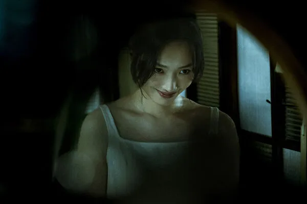 ▲楊祐寧（右）親見蔡思韵（左）中邪，半夜古怪行徑渾身發毛。（圖／天予電影提供）