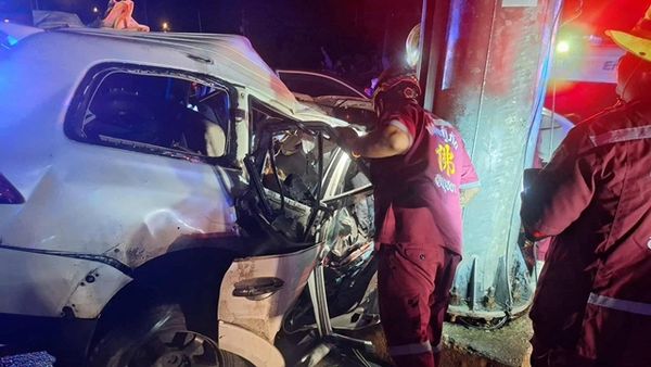 ▲▼路見車禍上前救人！　護士驚見「死者是男友」崩潰痛哭。（圖／翻攝臉書สมาคมอยุธยารวมใจ หน่วยกู้ภัยอยุธยา）