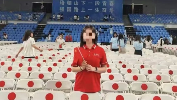 ▲▼武漢大學「日本國旗椅子」挨批媚日。（圖／翻攝微博）