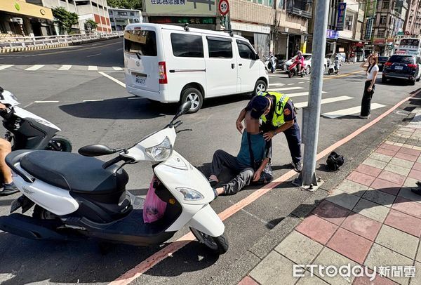 ▲新北74歲男騎車自摔命危 瑞芳警CPR搶回一命。（圖／記者郭世賢翻攝）