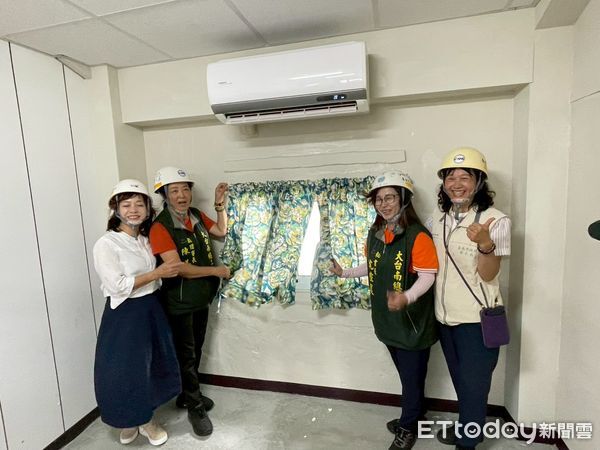 ▲台南做工行善團志工接力完成西港區蘇姓案家修繕，第307戶掛牌見證「希望家園」重生。（記者林東良翻攝，下同）