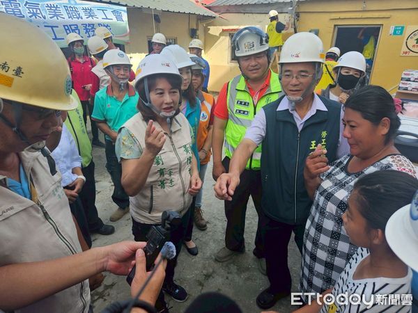 ▲台南做工行善團志工接力完成西港區蘇姓案家修繕，第307戶掛牌見證「希望家園」重生。（記者林東良翻攝，下同）