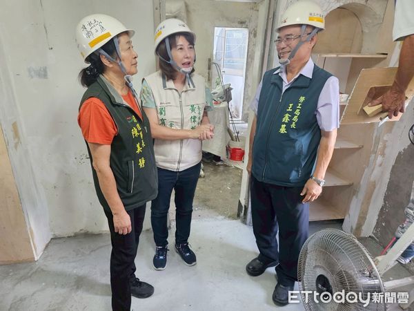 ▲台南做工行善團志工接力完成西港區蘇姓案家修繕，第307戶掛牌見證「希望家園」重生。（記者林東良翻攝，下同）