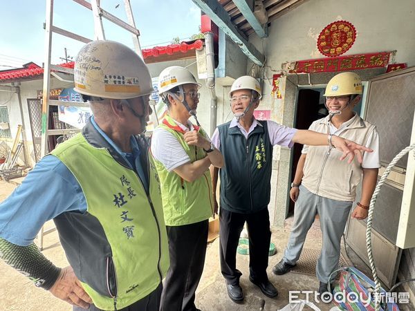 ▲台南做工行善團志工接力完成西港區蘇姓案家修繕，第307戶掛牌見證「希望家園」重生。（記者林東良翻攝，下同）