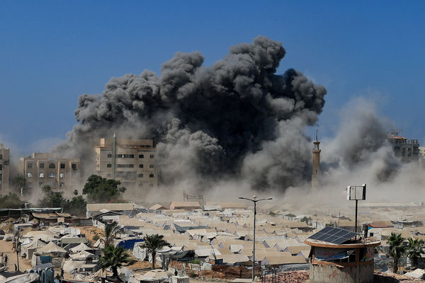 ▲▼ 以軍炸毀加薩高樓。（圖／路透）