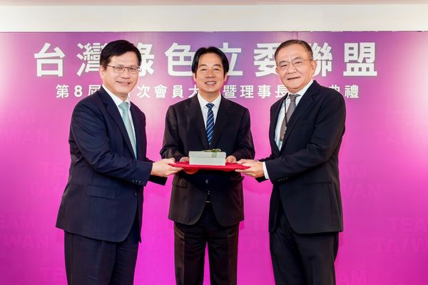 ▲▼：賴清德見證綠盟理事長交接，林佳龍盼高志鵬維護台灣民主政治。（圖／翻攝自Facebook／林佳龍）