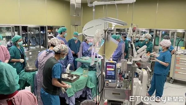▲▼羊水栓塞產婦瀕死，門諾醫療團隊不放棄堅持搶救。（圖／門諾醫院提供，下同）