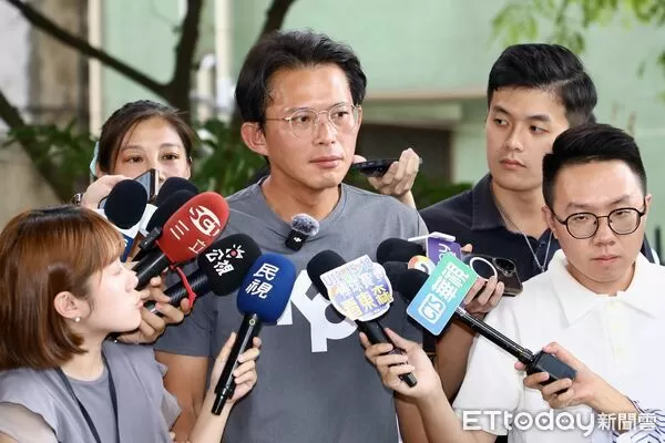 ▲▼民眾黨主席黃國昌7日受訪。（圖／記者黃國霖攝）