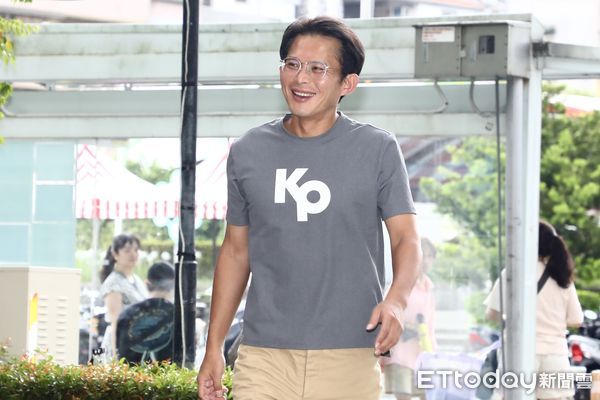 ▲民眾黨主席黃國昌7日受訪。（圖／記者黃國霖攝）