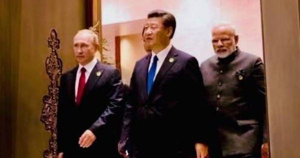 中國國家主席習近平、俄羅斯總統普丁（Vladimir Putin）與印度總理莫迪（Narendra Modi）的合照，讓川普直呼「我們把俄印兩國輸給中國了」。（圖／翻攝自The Truth @realDonaldTrump）