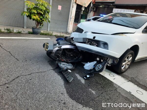 ▲▼苑裡鎮苗50線與舊社4鄰路口車禍。（圖／記者楊永盛翻攝)