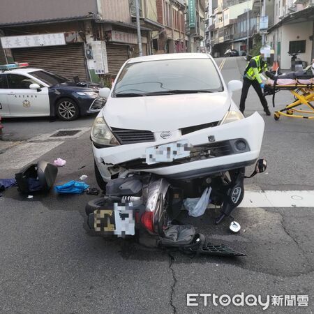 ▲▼苑裡鎮苗50線與舊社4鄰路口車禍。（圖／記者楊永盛翻攝)