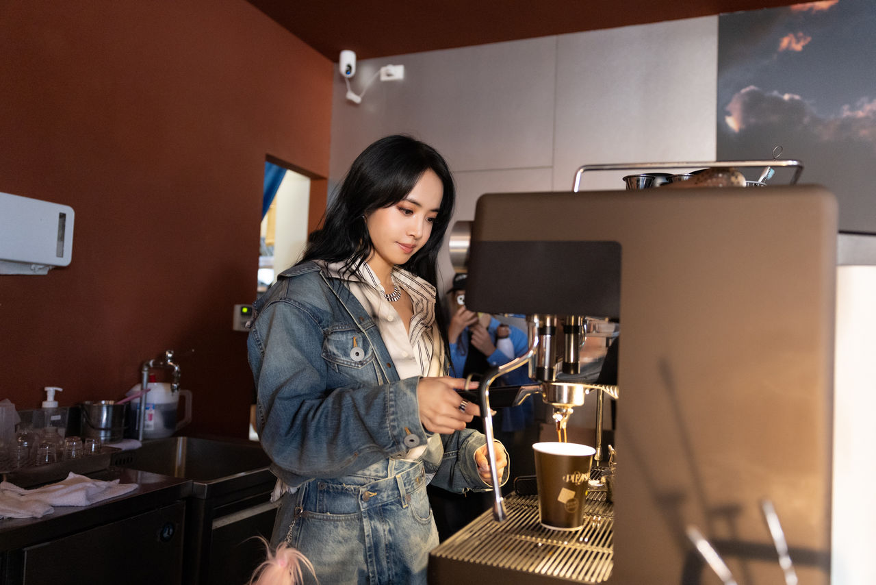 ▲▼蔡依林快閃信義區街頭。（圖／華納提供）