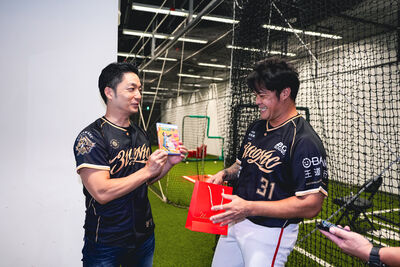 蔣萬安送林智勝「舞蹈遊戲片」! 笑稱退休後與愛女勁歌熱舞