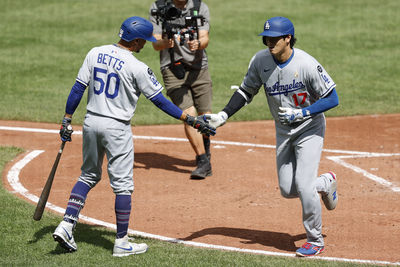 大谷翔平雙響砲助道奇結束5連敗　羅伯斯盛讚：板凳瞬間活躍起來