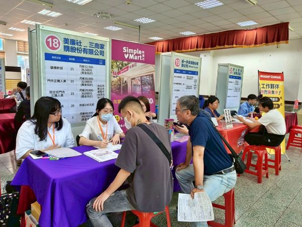 ▲新北板橋崑崙公園9／9現場徵才。（圖／新北市勞工局提供）